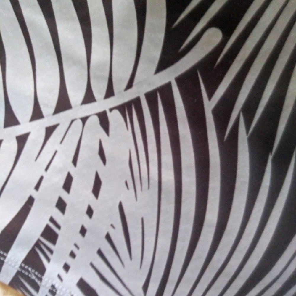 BCBG MaxAzria stretch palm skirt - Picture 5 of 5